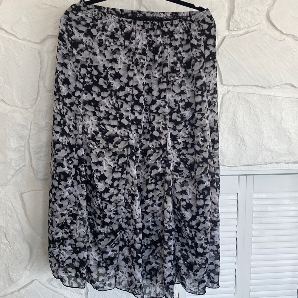 Elementz medium black gray print lined long flouncy